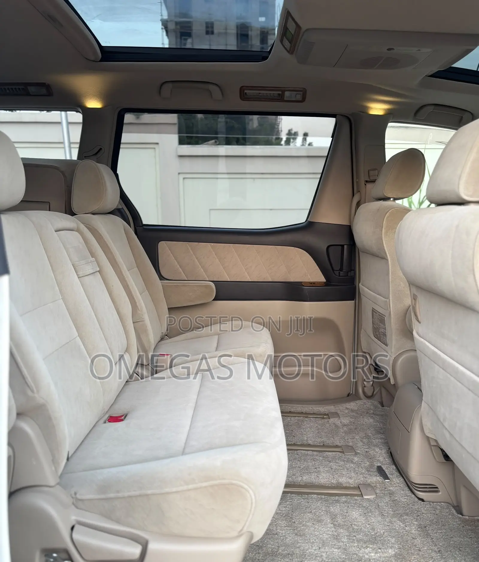 Toyota Alphard 2.4 Petrol FWD 2006 White