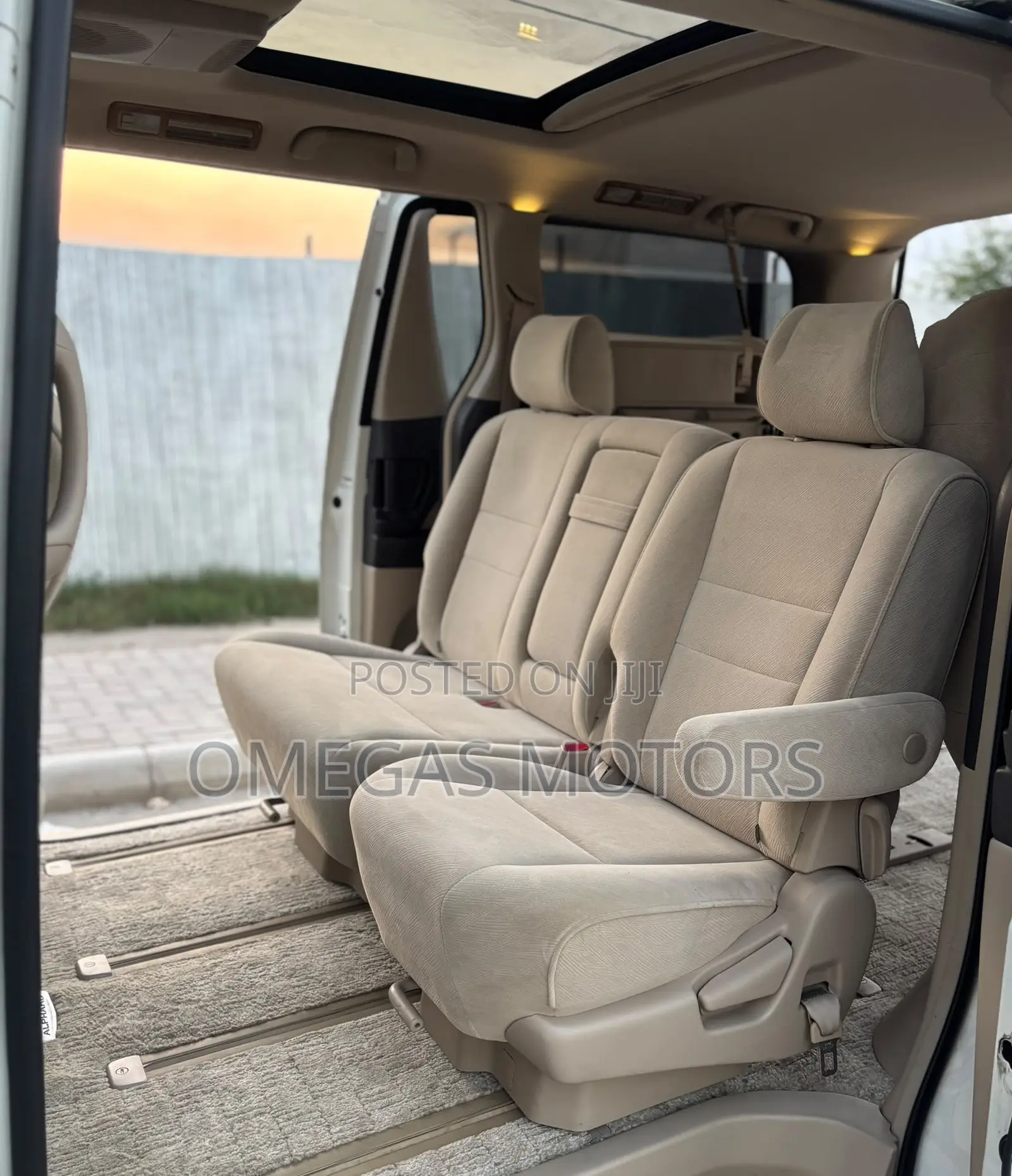 Toyota Alphard 2.4 Petrol FWD 2006 White