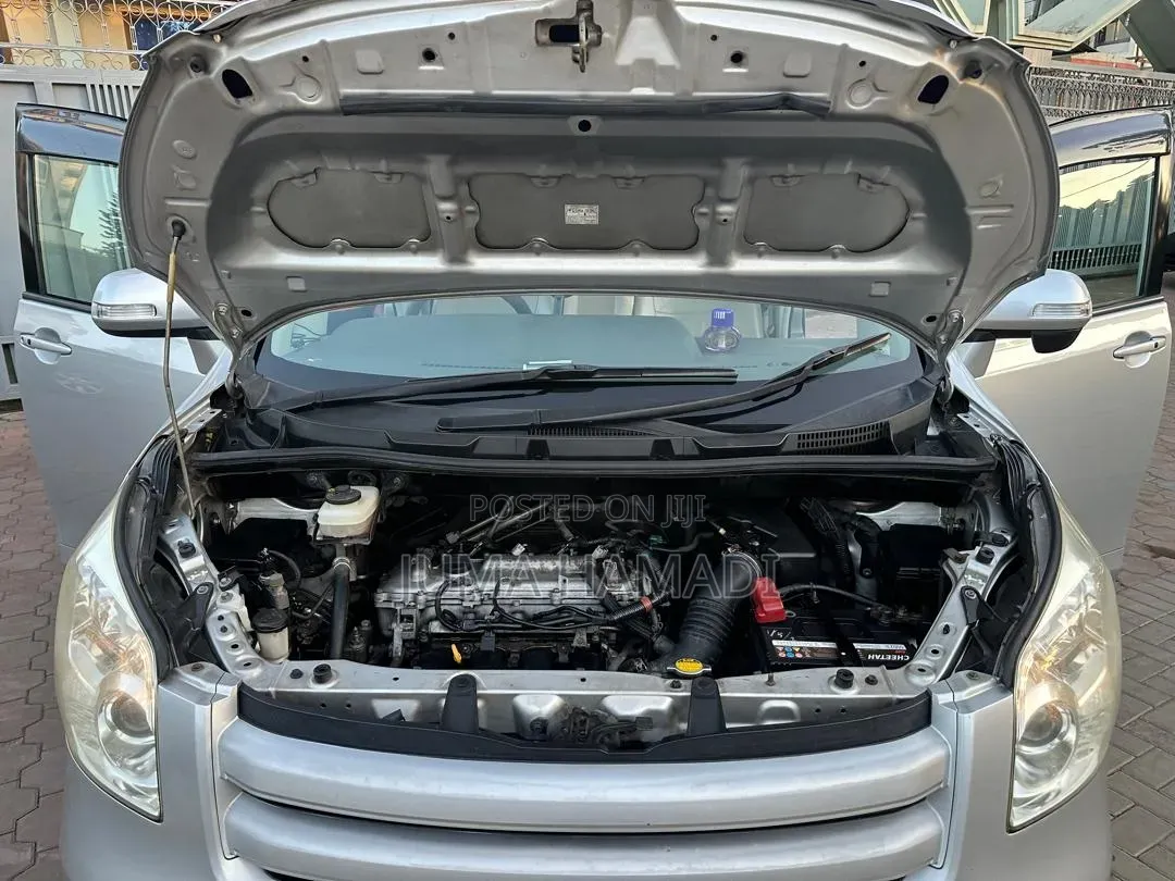 Toyota Noah 2009 Silver