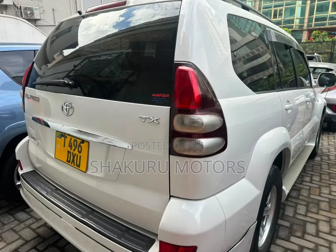 Toyota Land Cruiser Prado 2005 White