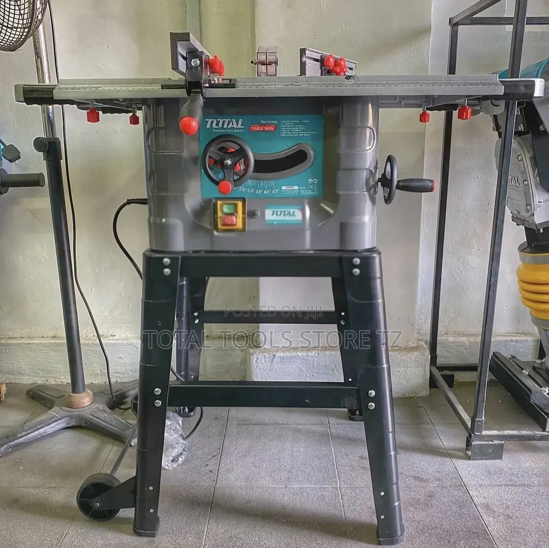 Total Table Saw 1500W 10"