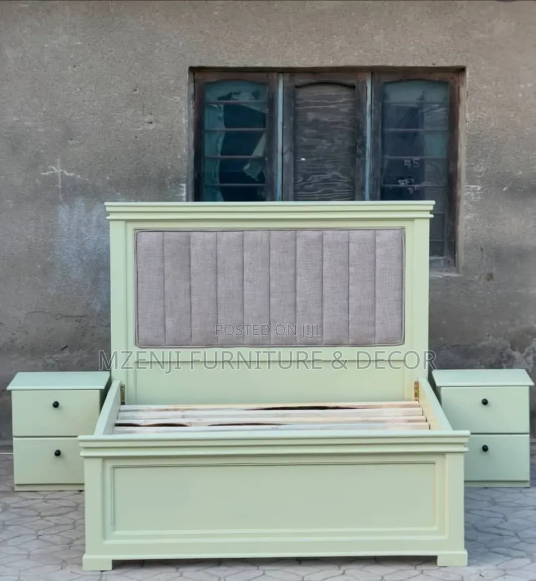 Wooden Bed Size 5/6 Na Bedside