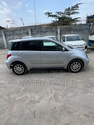 Toyota IST 2005 Gray