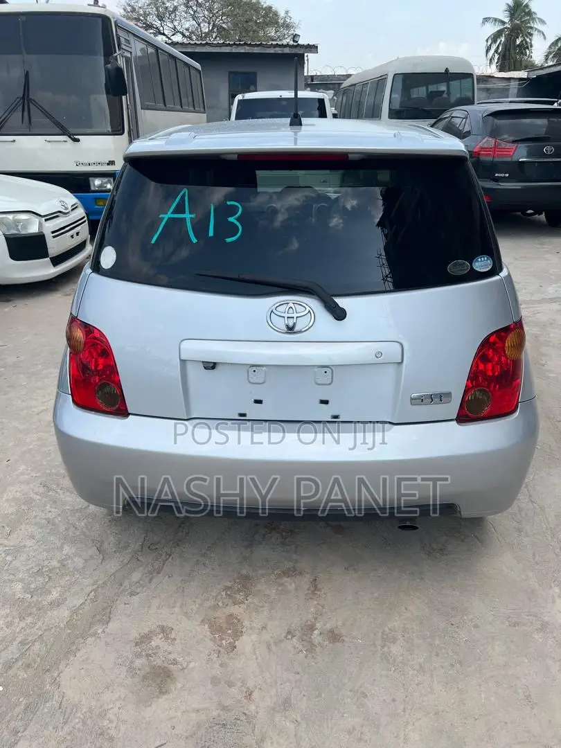 Toyota IST 2005 Gray