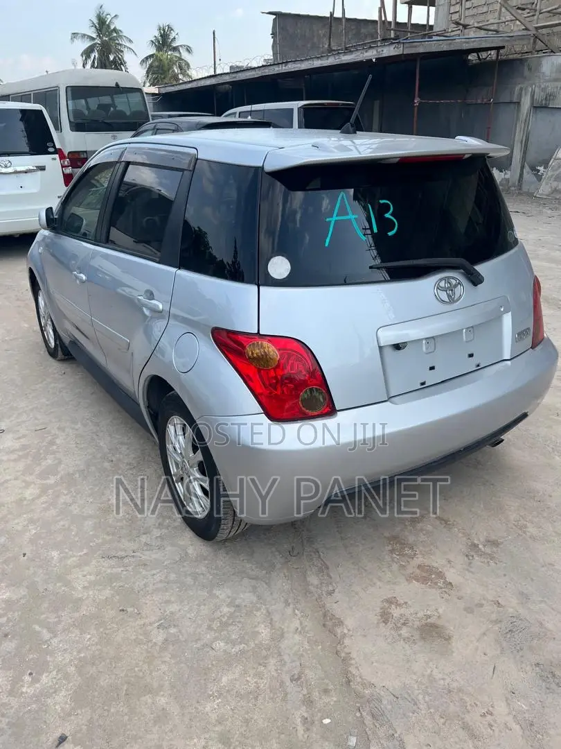 Toyota IST 2005 Gray