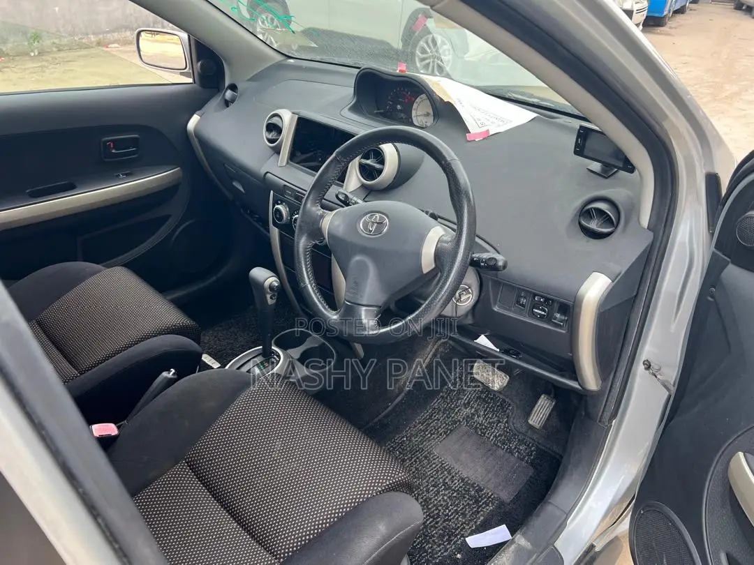 Toyota IST 2005 Gray