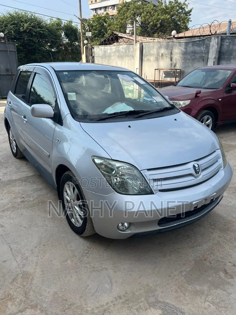 Toyota IST 2005 Gray