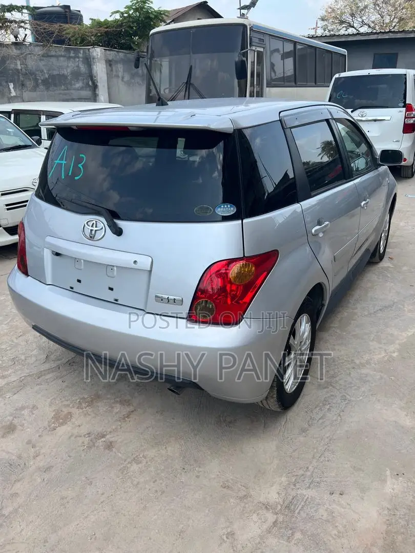 Toyota IST 2005 Gray