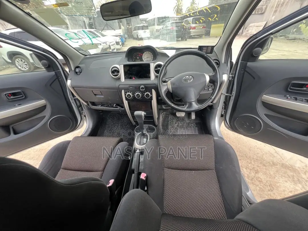 Toyota IST 2005 Gray