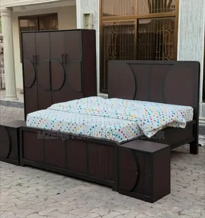 Kitanda , Kabati Milango 4, Bedside 2 Classic Na Godoro