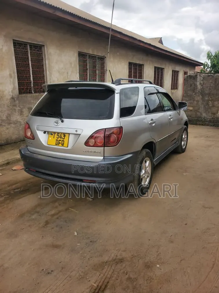 Toyota Harrier 2002 Silver