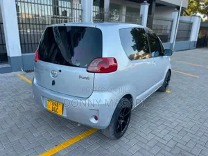 Toyota Porte 2004 Silver