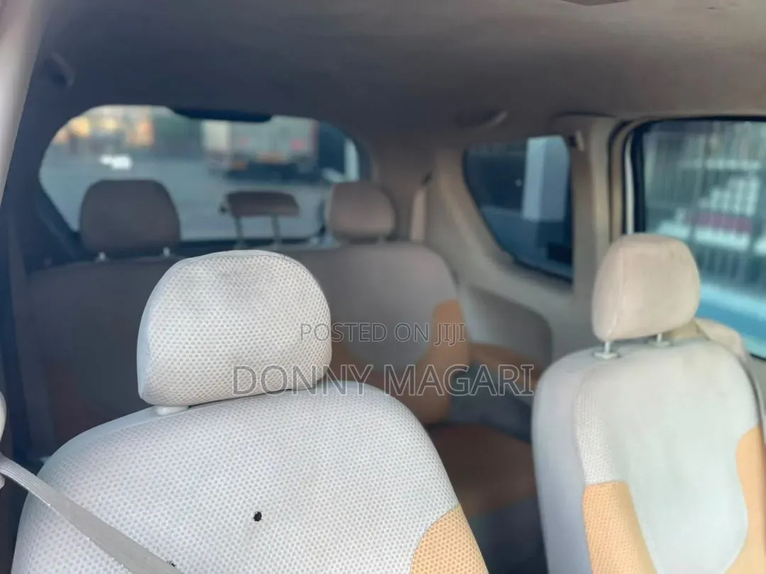 Toyota Porte 2004 Silver