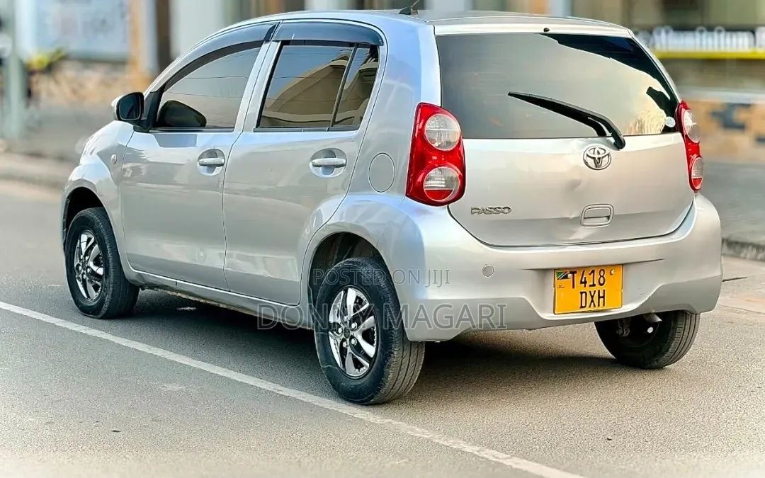 Toyota Passo 2011 Silver