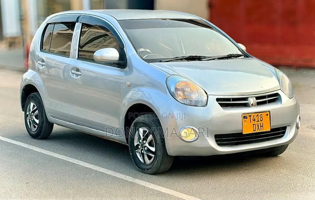 Toyota Passo 2011 Silver