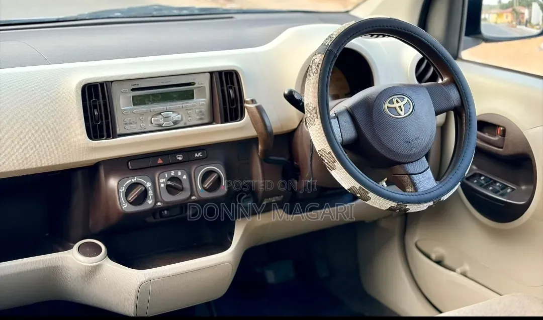 Toyota Passo 2011 Silver