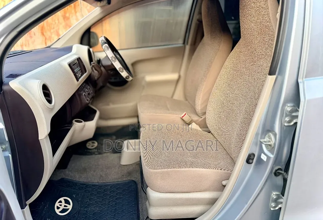 Toyota Passo 2011 Silver
