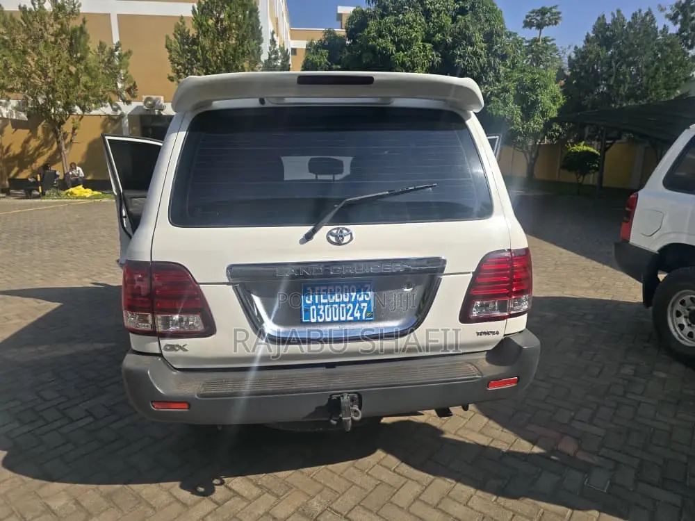 Toyota Land Cruiser 100 4.2 TD 2005 White