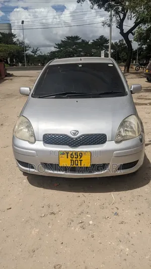 Toyota Vitz 2003 Silver