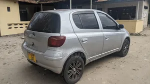 Toyota Vitz 2003 Silver