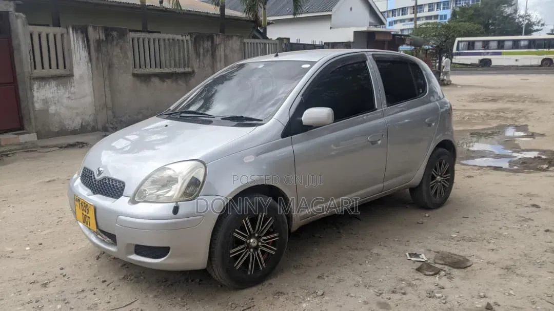 Toyota Vitz 2003 Silver