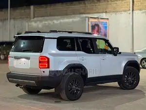 Toyota Land Cruiser Prado 2.7 2024 Silver