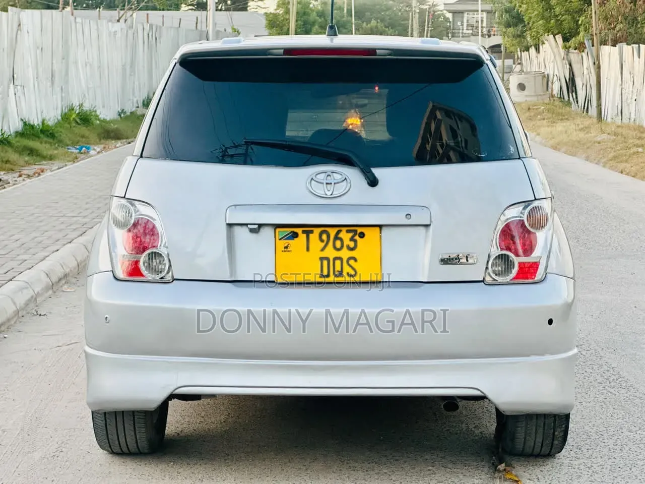 Toyota IST 2004 Silver