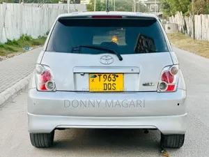 Toyota IST 2004 Silver