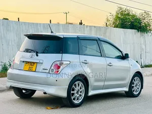 Toyota IST 2004 Silver