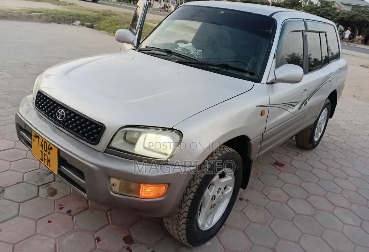 Toyota RAV4 Base FWD 1999 Silver