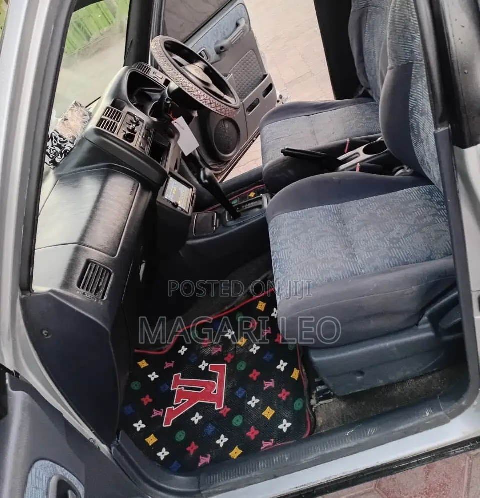 Toyota RAV4 Base FWD 1999 Silver