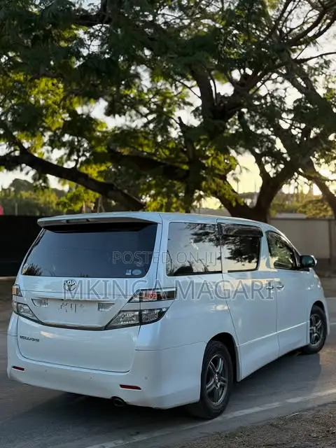 Toyota Vellfire 2009 White
