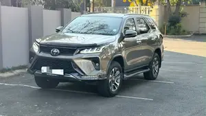 Toyota Fortuner 2024 Brown