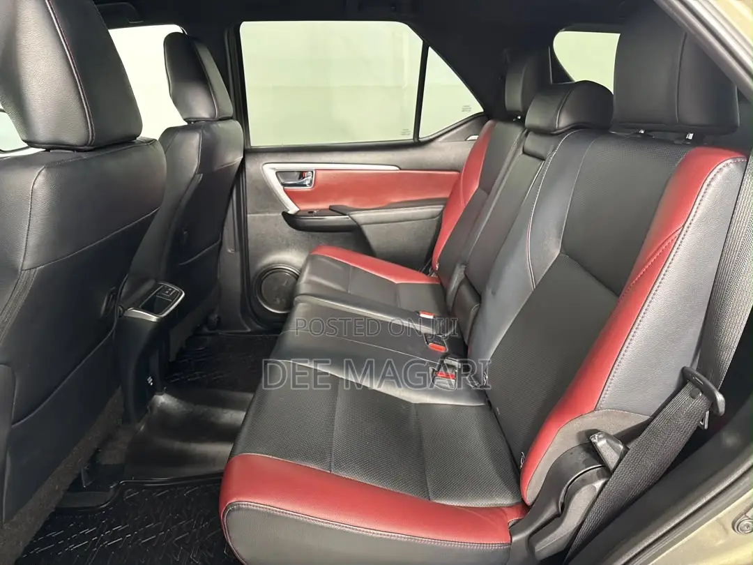 Toyota Fortuner 2024 Brown