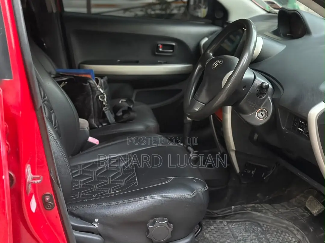 Toyota IST 2005 Red