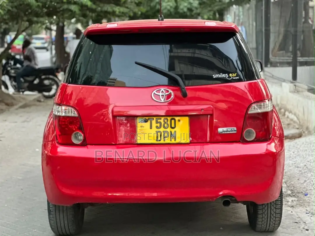 Toyota IST 2005 Red