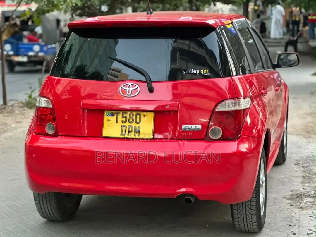 Toyota IST 2005 Red