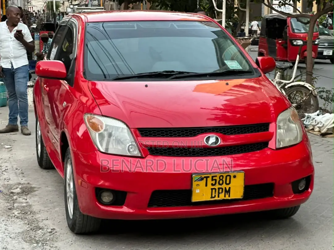 Toyota IST 2005 Red