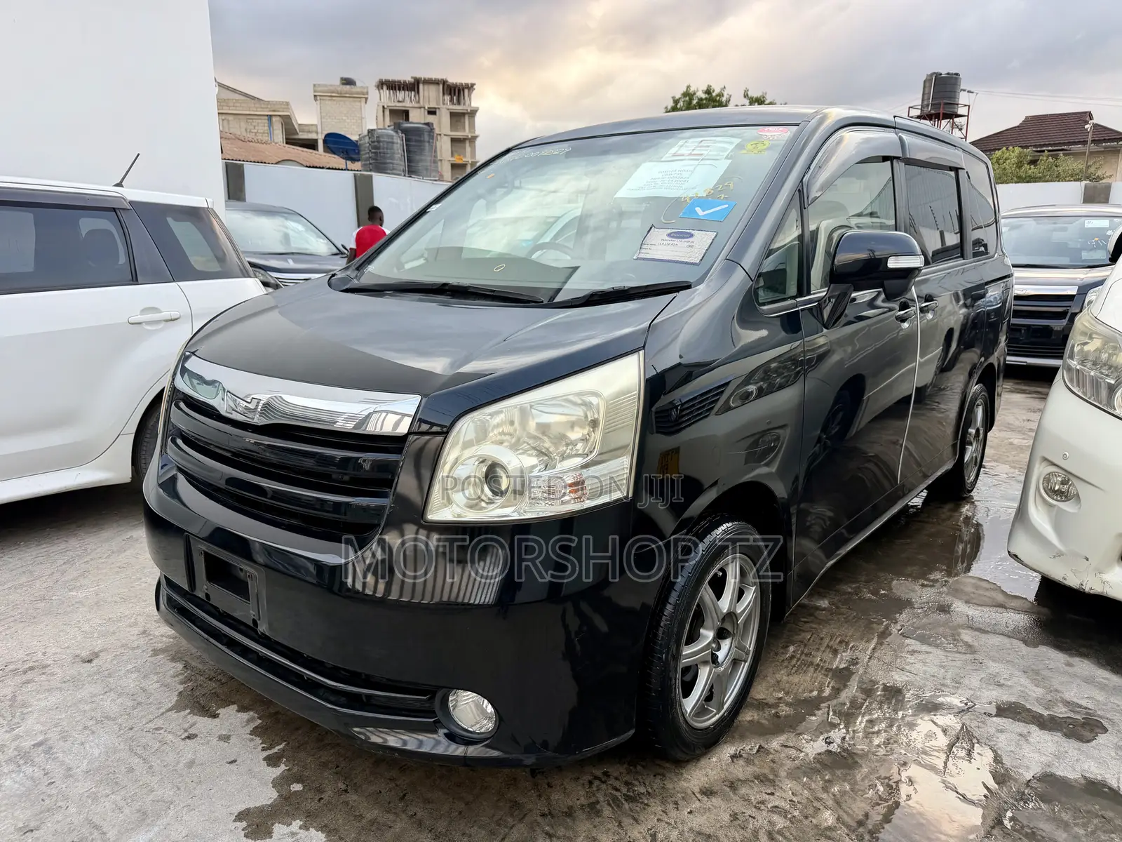 Toyota Noah 2.0 143hp FWD (8 Seater) 2008 Black