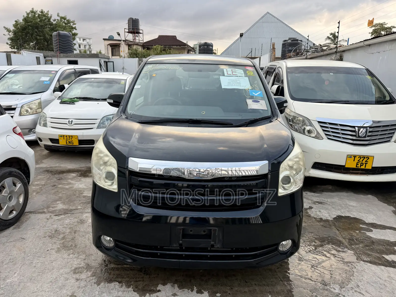 Toyota Noah 2.0 143hp FWD (8 Seater) 2008 Black