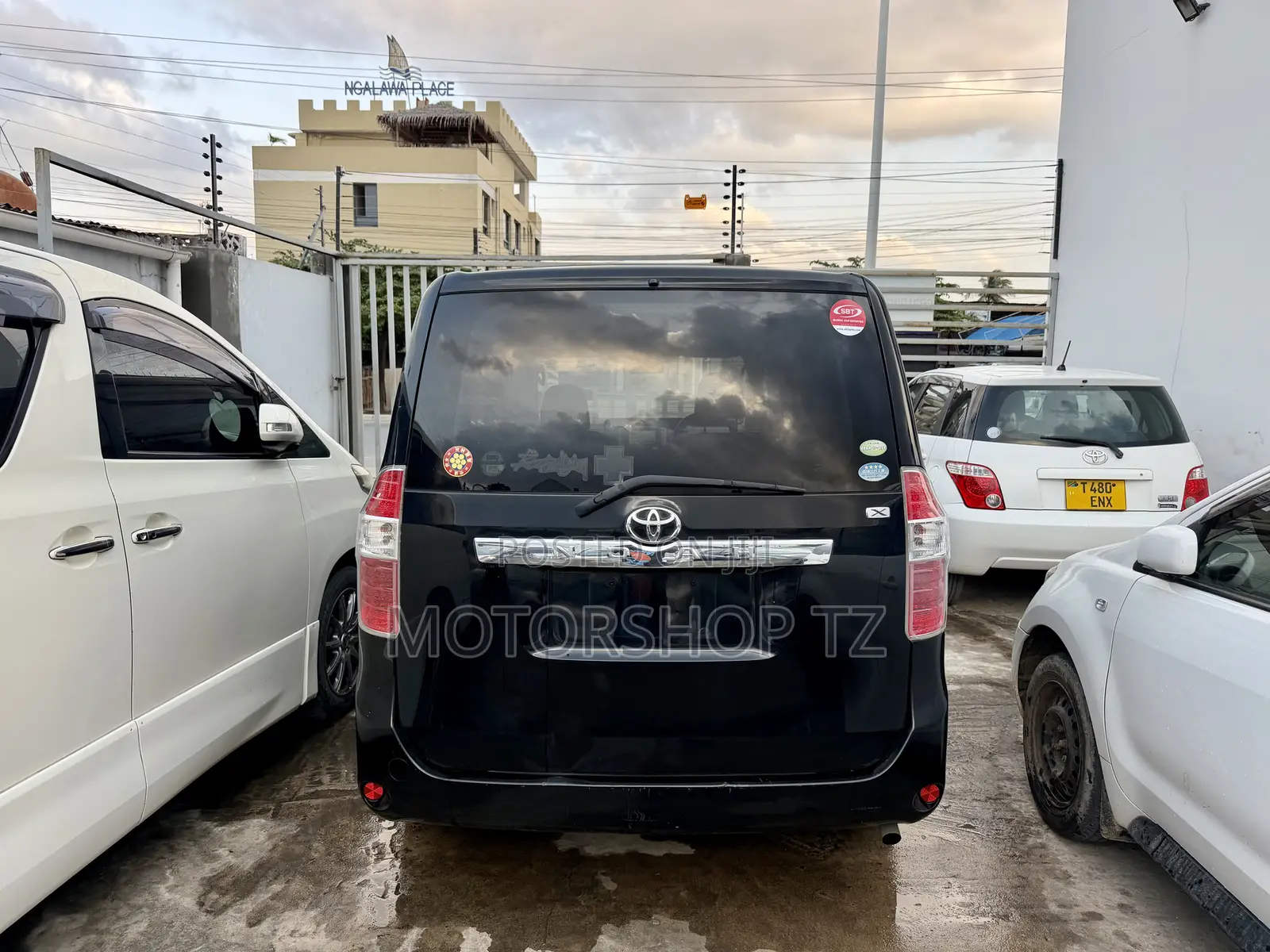 Toyota Noah 2.0 143hp FWD (8 Seater) 2008 Black