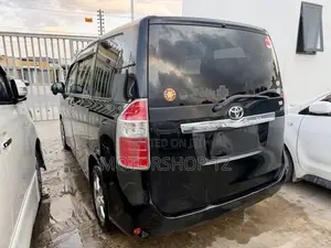 Toyota Noah 2.0 143hp FWD (8 Seater) 2008 Black