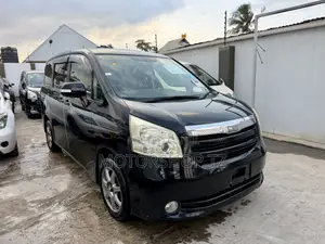 Toyota Noah 2.0 143hp FWD (8 Seater) 2008 Black