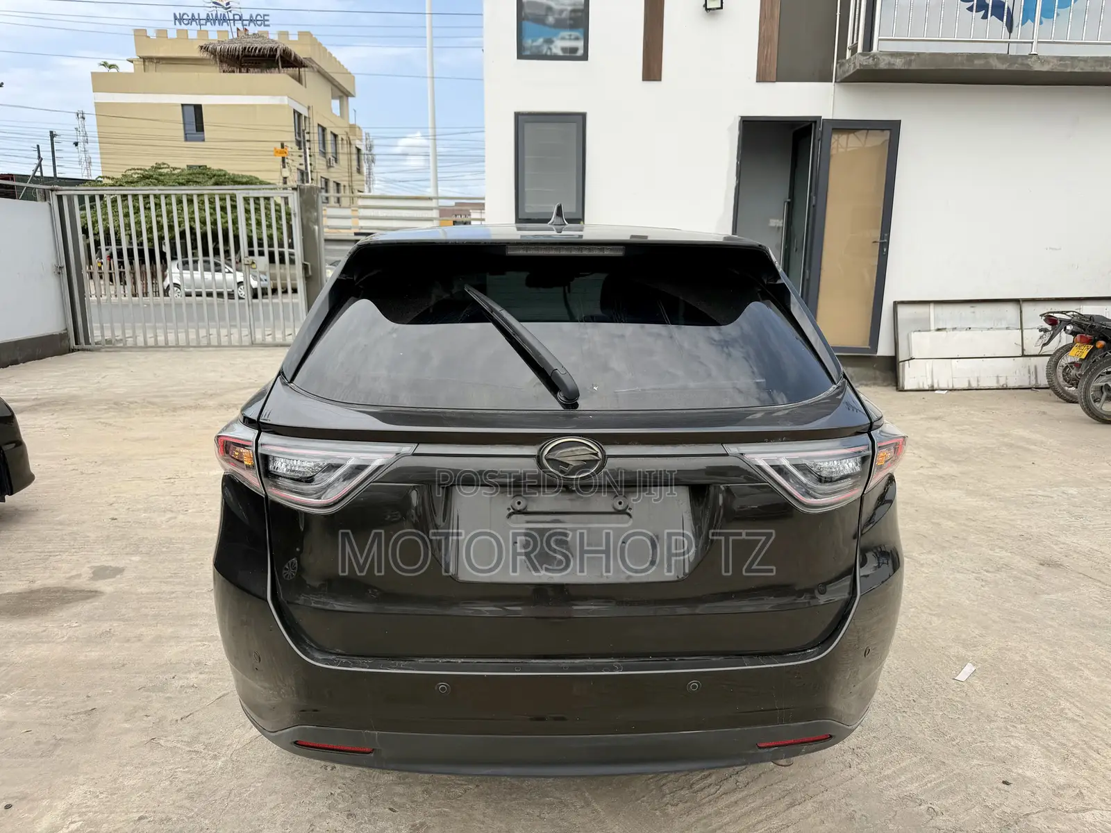 Toyota Harrier 2.0 2016 Brown