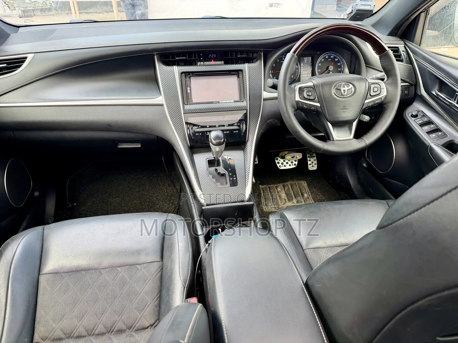 Toyota Harrier 2.0 2016 Brown