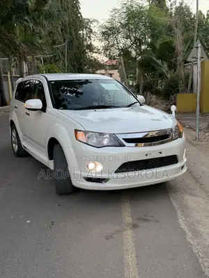 Mitsubishi Outlander 2010 White