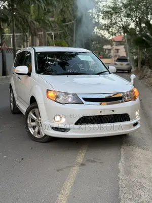 Mitsubishi Outlander 2010 White