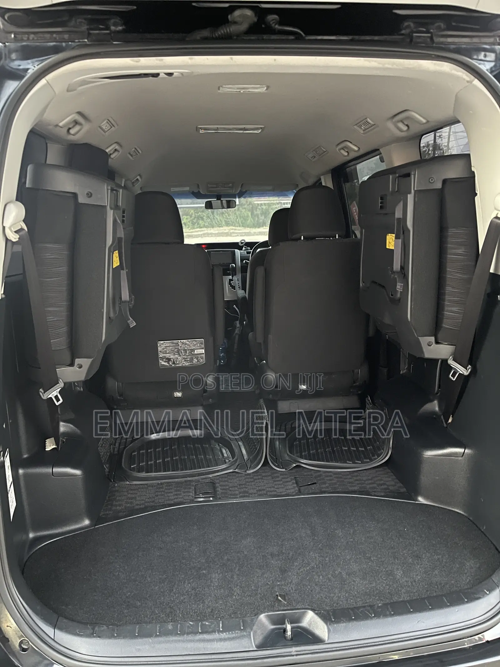 Toyota Noah 2.0 143hp FWD (7 Seater) 2010 Black