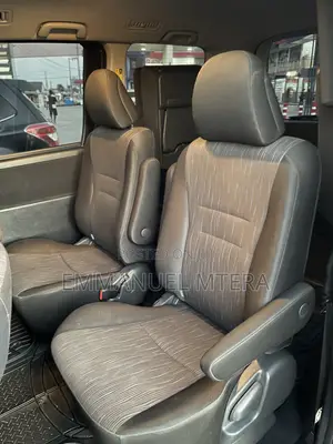Toyota Noah 2.0 143hp FWD (7 Seater) 2010 Black