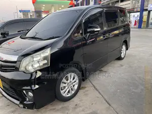 Toyota Noah 2.0 143hp FWD (7 Seater) 2010 Black